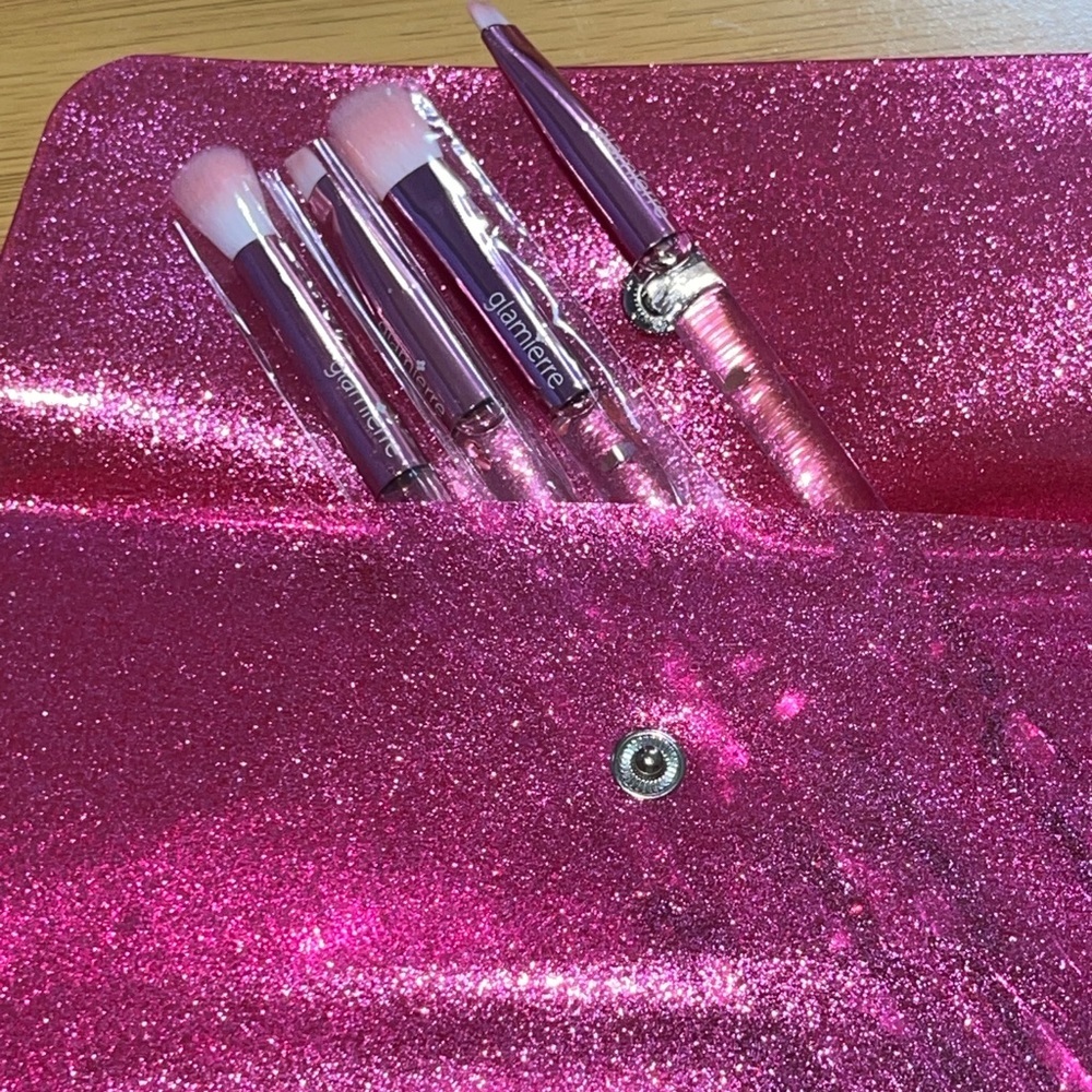 GLAMIERRE Pink Luxe Flow Glitter Hearts Eye Brush - Picture 12 of 12